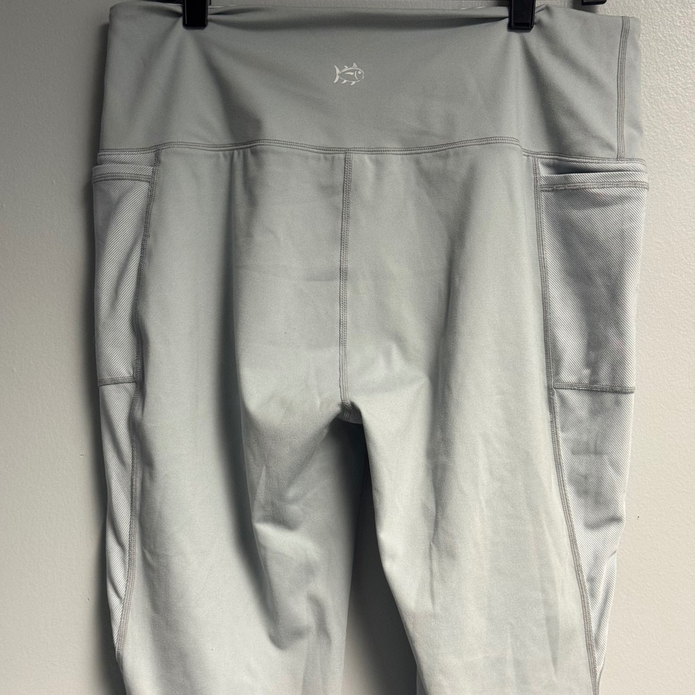 Southern Tide Light Gray Performance Leggings with Side Pockets